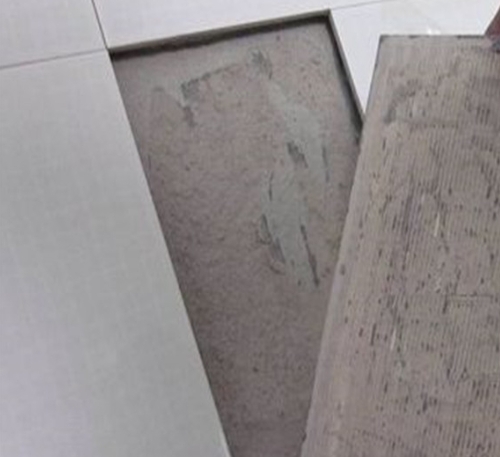 平川瓷砖空鼓维修公司分享瓷砖铺贴时如果打浆（即涂抹在瓷砖背面和基层上的砂浆或瓷砖胶）过少，会带来以下问题